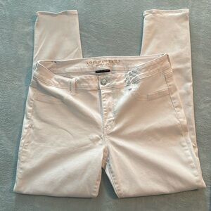 American Eagle white super stretch skinny leg size 16
